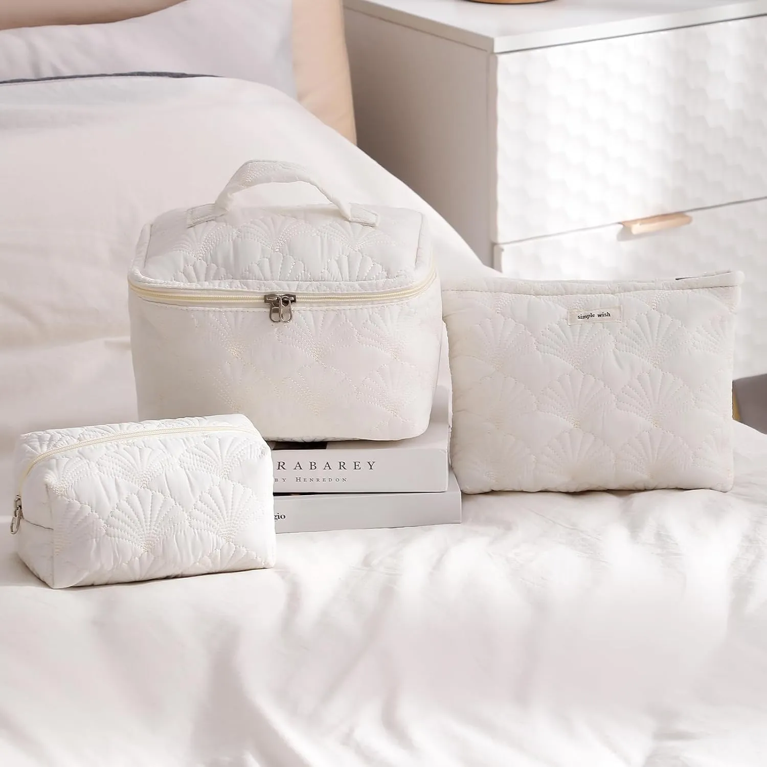 3Pcs Quilted Cotton Coquette Makeup bag, Coastal Granddaughter Aesthetic Cosmetic Bag, Cute Seashell Portable Travel Toiletry Pouch (08 3Pcs White)