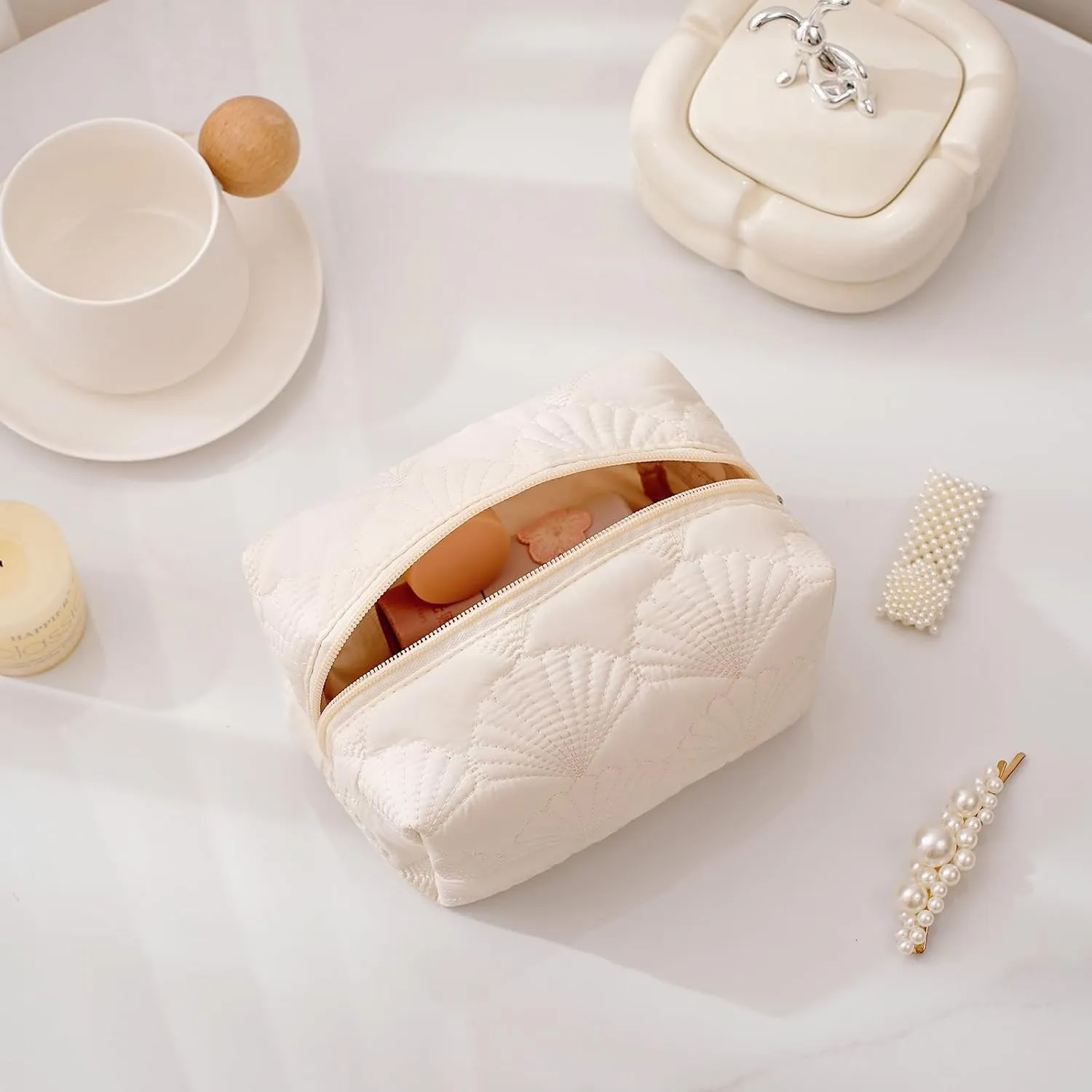 Small Quilted Cotton Coquette Makeup bag, White Coastal Granddaughter Aesthetic Cosmetic Bag, Cute Seashell Portable Travel Toiletry Pouch (07Small White)