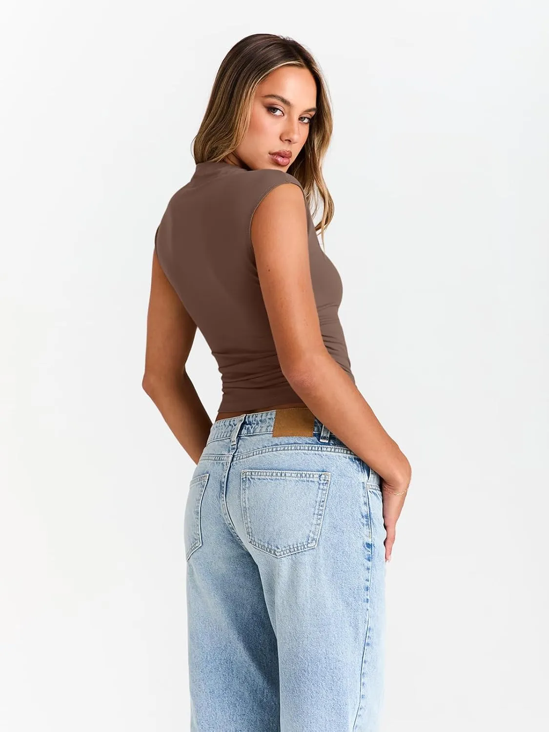 Trendy Queen Women's Going Out Basic Tank Tops Mock Neck Spring Clothes Sleeveless Cute Shirts Summer Y2K Sexy Outfits 2025